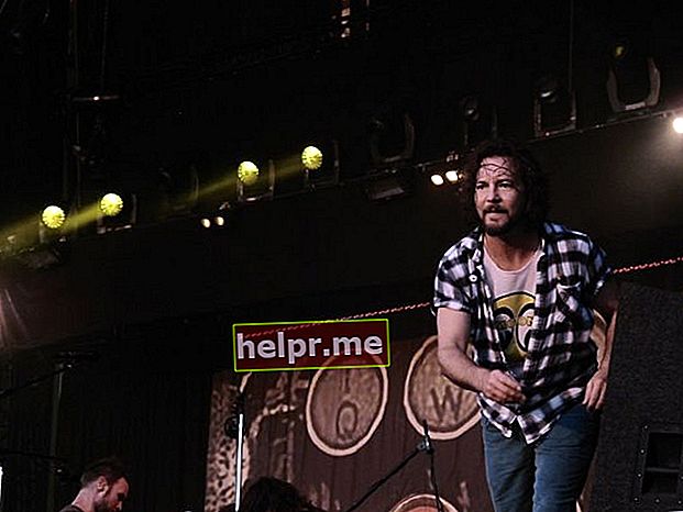 Eddie Vedder actuant al festival Rockin' Park als Països Baixos el 2010