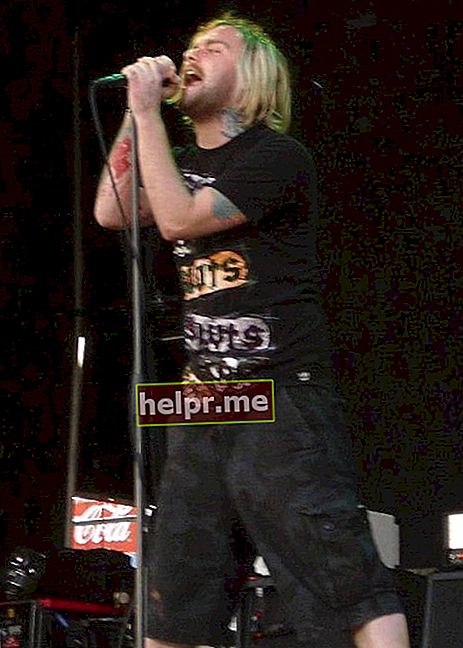 Bert McCracken în timpul unui spectacol în iunie 2007