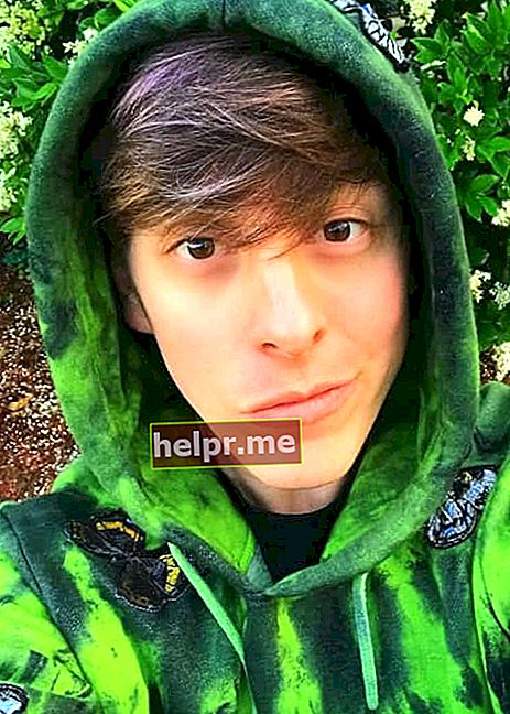 Thomas Sanders en una selfie de Instagram como se vio en abril de 2018