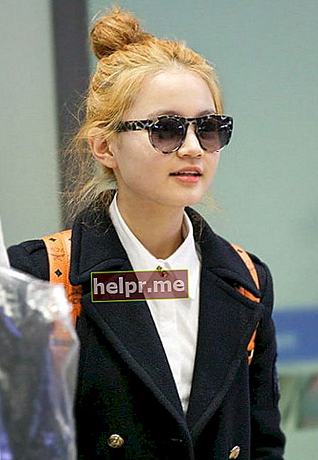 Lee Hi a l'aeroport d'Incheon el gener de 2013