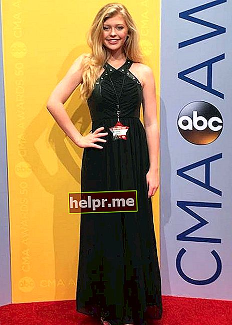 Loren Grey Beech la covorul roșu al premiilor CMA în noiembrie 2016