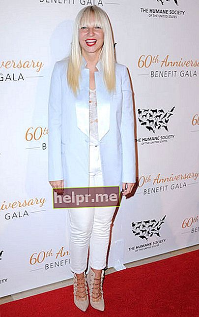 Sia participă la Gala umanitară a 60-a aniversare a Societății Umane din Statele Unite, desfășurată la Hotelul Beverly Hilton pe 29 martie 2014.