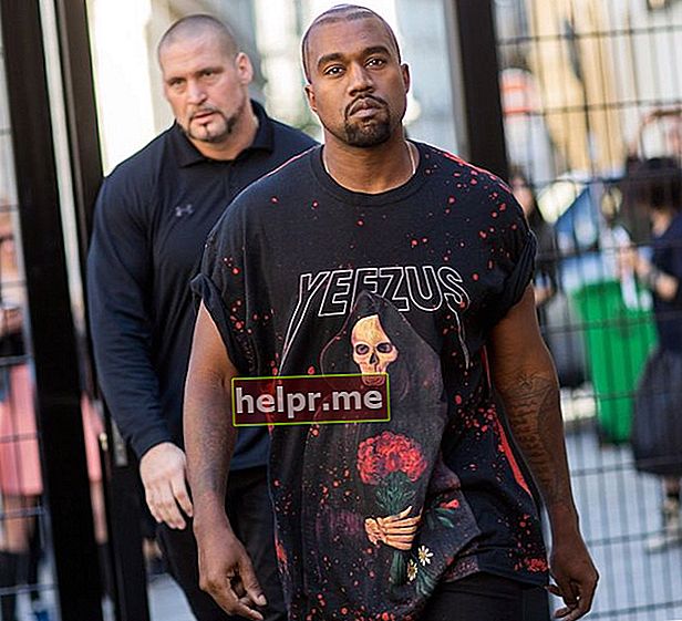 Kanye West vistiendo Yeezus durante la Semana de la Moda de París Primavera / Verano 2015