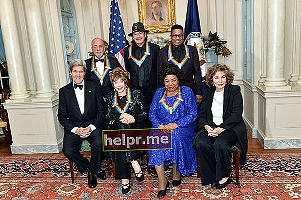 Billy posando con sus compañeros homenajeados en 2013 del Kennedy Center Carlos Santana, Herbie Hancock, Shirley MacLaine y Martina Arroyo en Washington D.C.
