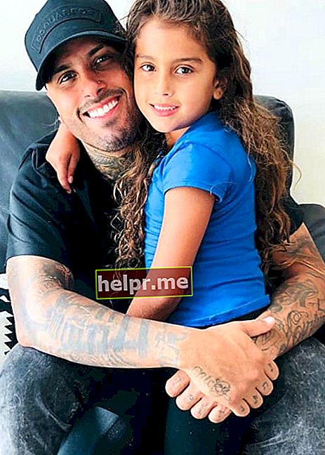 Nicky Jam sa svojom kćeri kako je viđeno u kolovozu 2018