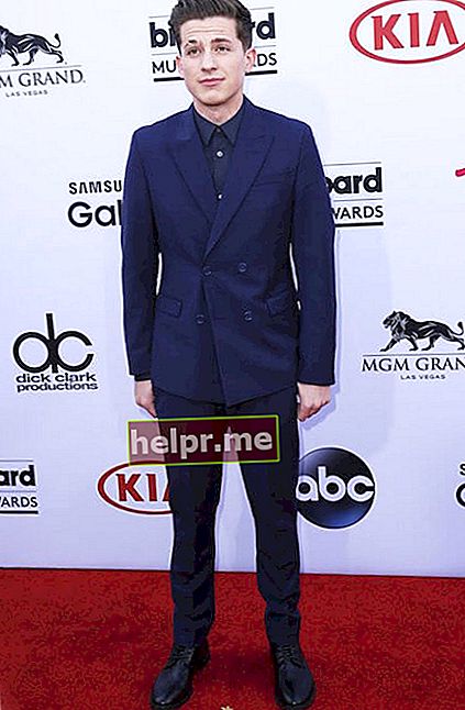 Charlie Puth durante los Billboard Music Awards 2015