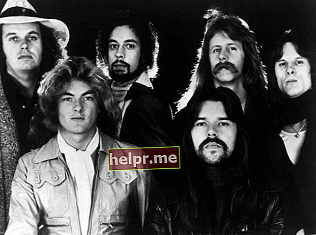 بوب سيجر (أسفل اليمين) وفرقة Silver Bullet عام 1977