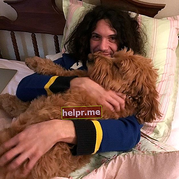 דן אבידן עם כלבו כפי שנראה בדצמבר 2018