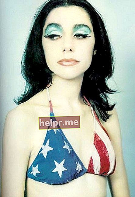 PJ Harvey en bikini (Foto de archivo)