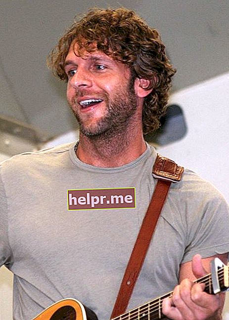 Billy Currington în timpul unui spectacol în august 2008