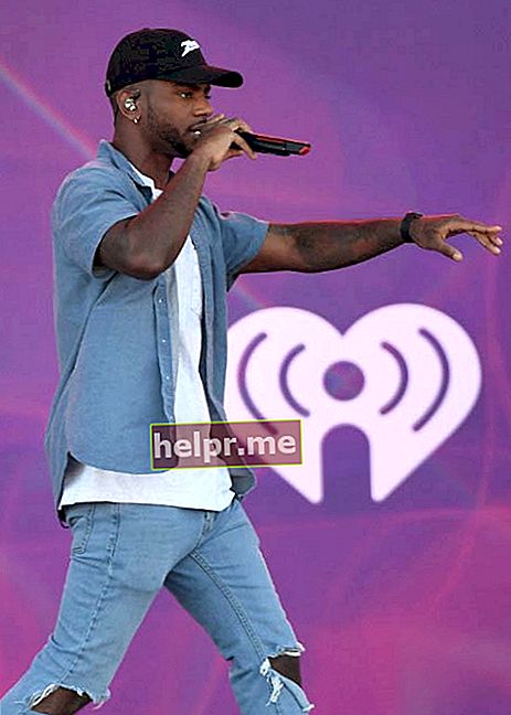 Bryson Tiller biểu diễn tại Daytime Village 2016 tại Lễ hội âm nhạc iHeartRadio