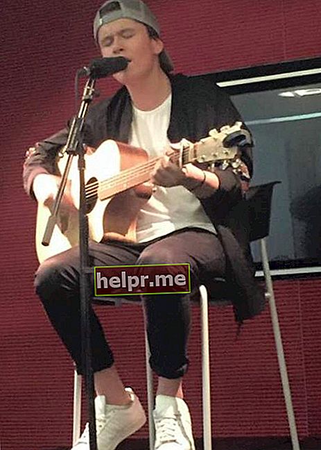 Jai Waetford la Sony Music din Kensington, Londra în iunie 2016