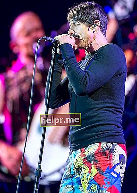 Anthony Kiedis cântând la Rock im Park 2016 Music Festival