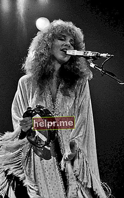 Stevie Nicks en el escenario de un concierto en Zurich en 1980