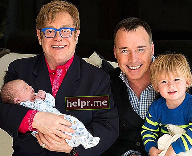 Elton John și soțul său David Furnish împreună cu cei doi copii ai lor