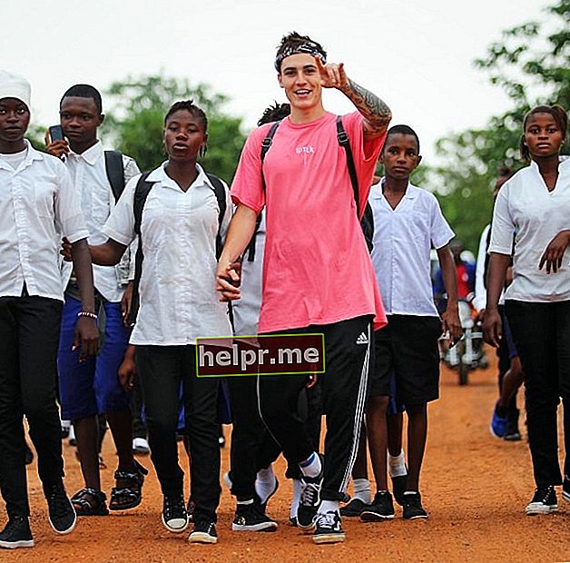 Sam Wilkinson la Freetown, Sierra Leone în iulie 2017