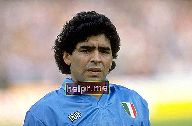 Diego Maradona abans de l'inici del partit a casa de la Sèrie A entre el Nàpols i la Juventus el 1990