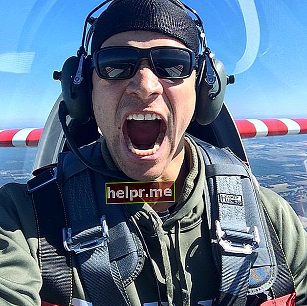 Jimmy Graham fent-se una selfie d'avió el gener de 2015
