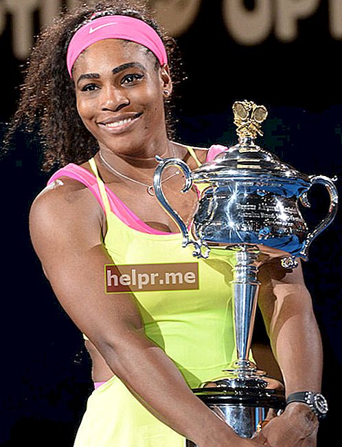Serena Williams con su trofeo del Abierto de Australia 2015