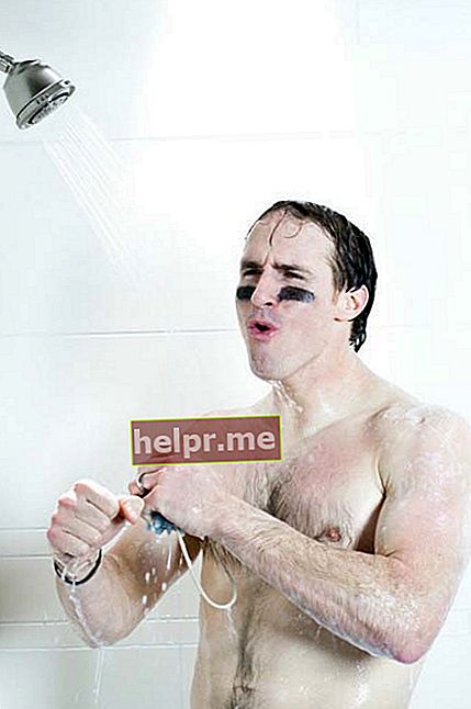 Drew Brees se tuširao u TV oglasu za šampon Dove objavljenom u ožujku 2011
