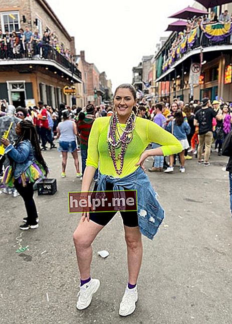 Stefanie Dolson la parada Mardi Gras din New Orleans în februarie 2020