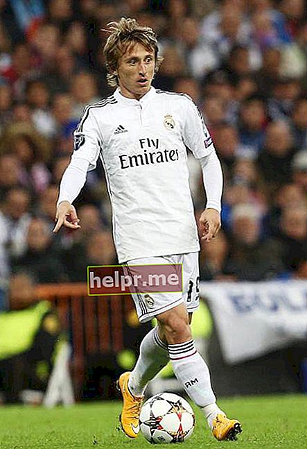 Jugador del Reial Madrid, Luka Modric jugant un xut