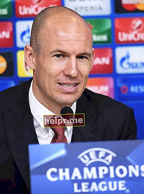 Arjen Robben în timpul unei conferințe de presă din 22 februarie 2016 la Torino, Italia
