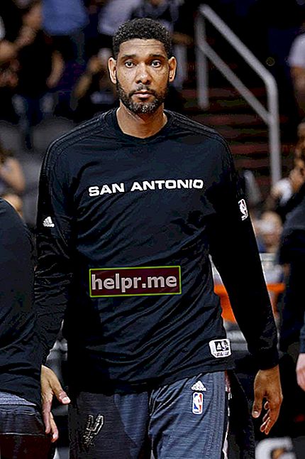 Tim Duncan före en match mellan San Antonio Spurs och Phoenix Suns den 21 februari 2016