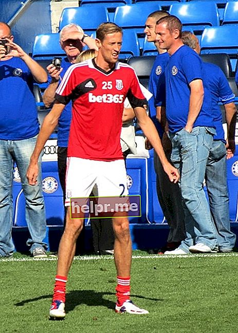 Peter Crouch în timpul unui meci la Stamford Bridge în septembrie 2012