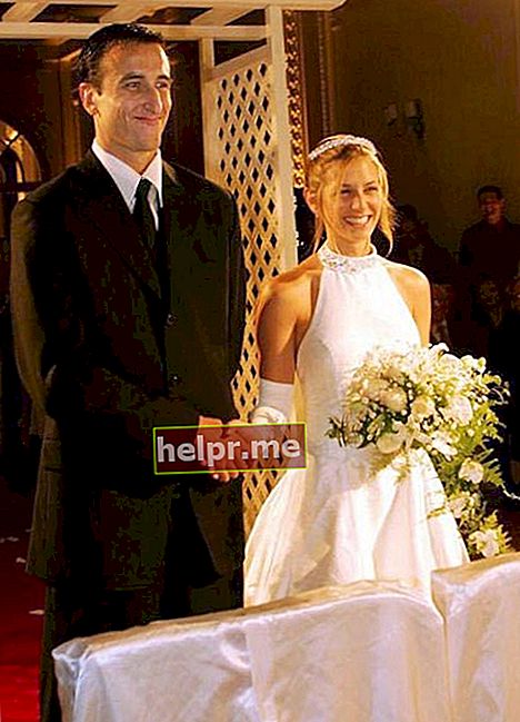 Manu Ginóbili y Marianela Orono en el día de su boda en 2004