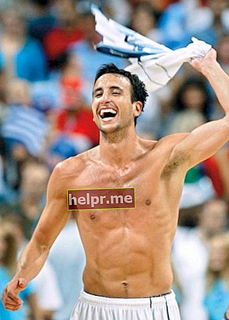 Manu Ginóbili celebra el título de los Juegos Olímpicos de Verano 2004 con su selección Argentina