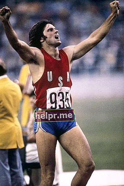 Caitlyn Jenner în rolul lui Bruce își sărbătorește medalia de aur la Jocurile Olimpice de la Montreal din 1976