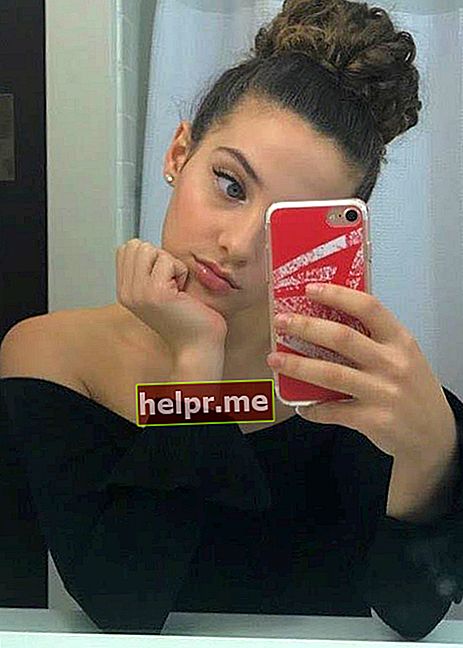 Sofie Dossi arată drăguță în acest selfie de Instagram în ianuarie 2018