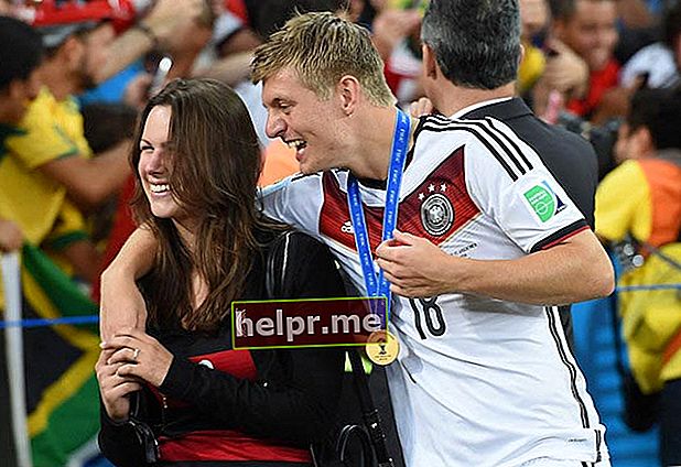 Toni Kroos și Jessica Farber după meciul final al Cupei Mondiale FIFA 2014 dintre Germania și Argentina, pe 13 iulie 2014, la Rio de Janeiro, Brazilia