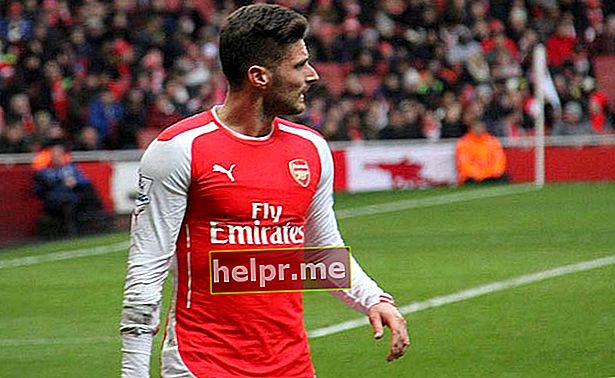 Olivier Giroud per Arsenal ir Aston Villa rungtynes ​​2015 m