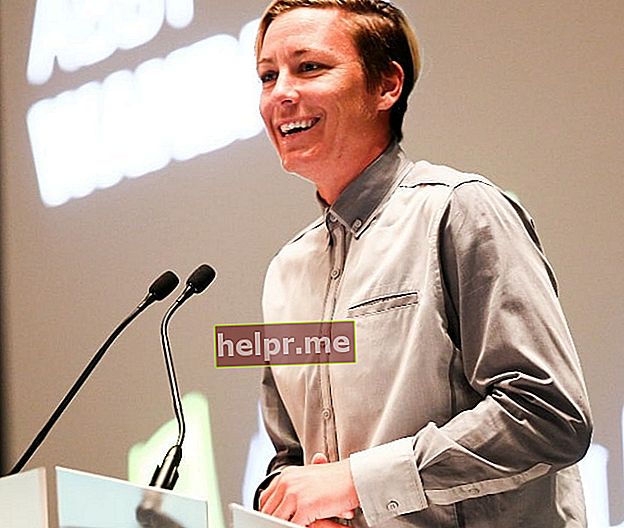 Abby Wambach como se ve mientras habla durante la Sesión General de Connect Sports en agosto de 2015