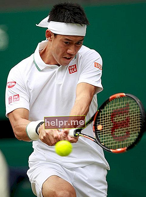 Kei Nishikori în timpul unui meci împotriva lui Julien Benneteau la Wimbledon 2016 la 30 iunie 2016 la Londra, Anglia