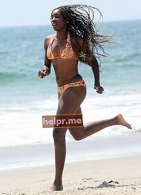 Venus Williams corriendo en la playa