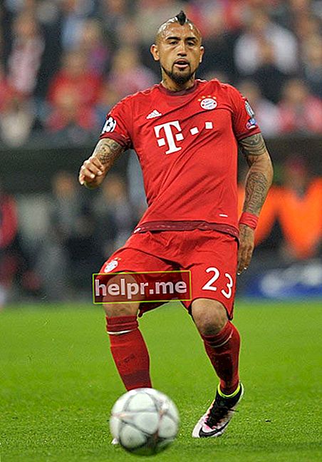 أرتورو فيدال في اللعب خلال المباراة بين FC Bayern Munich و SL Benfica في ملعب أليانز أرينا في 5 أبريل 2016 في ميونيخ ، ألمانيا