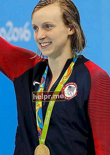Si Katie Ledecky ay tumanggap ng gintong medalya sa Rio Olympic Games noong Agosto 2016