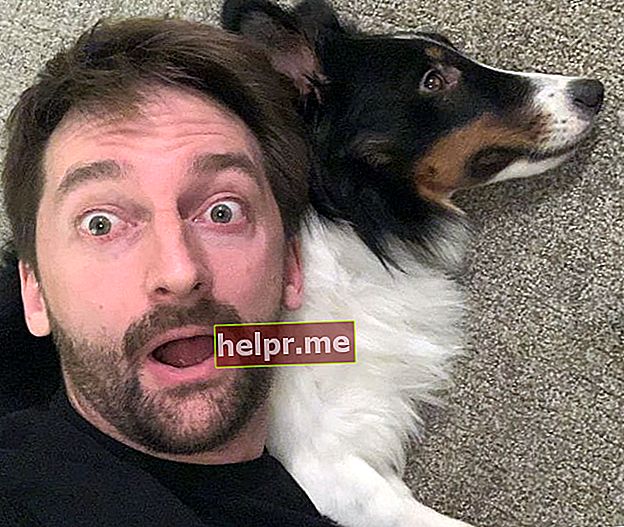 Aaron Kyro într-un selfie cu câinele său, așa cum s-a văzut în iunie 2019