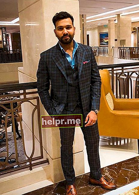 Rohit Sharma poartă costum Troy Costa și pantofi Voganow, așa cum s-a văzut în martie 2018