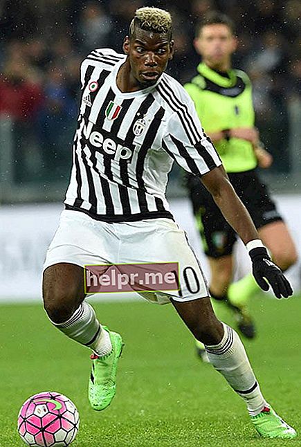 Paul Pogba cu mingea în timpul unui meci dintre Juventus FC și FC Internazionale Milano pe 28 februarie 2016 la Torino, Italia