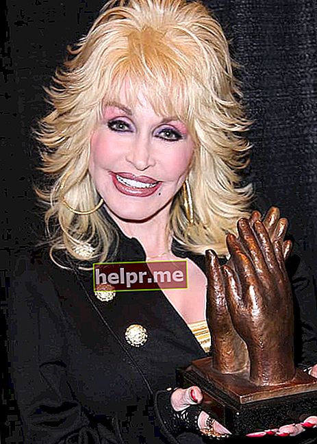 Dolly Parton prihvaća nagradu za aplauz Liseberg 2010. godine