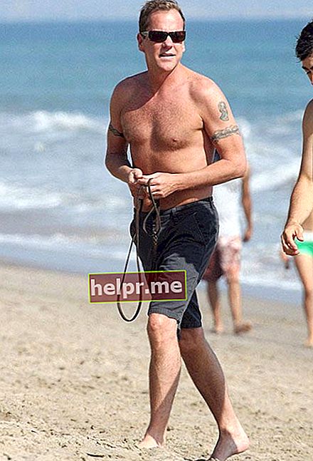 Kiefer Sutherland telo bez majice