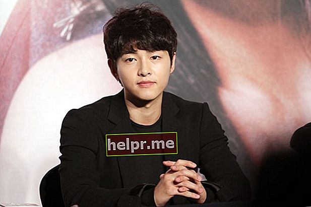 Song Joong-ki așa cum se vede într-o fotografie făcută la prezentarea de producție „The Innocent Man” din septembrie 2012