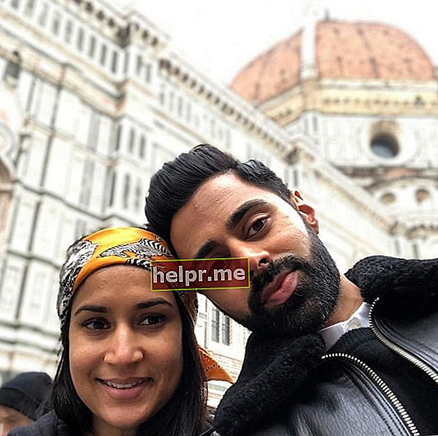 Hasan Minhaj en una selfie amb la seva dona Beena Patel