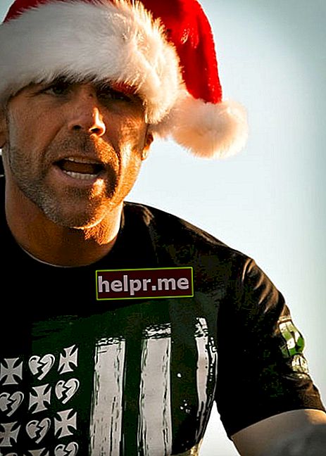 Shawn Michaels la spectacolul WWE Tribute to the Troops din decembrie 2010