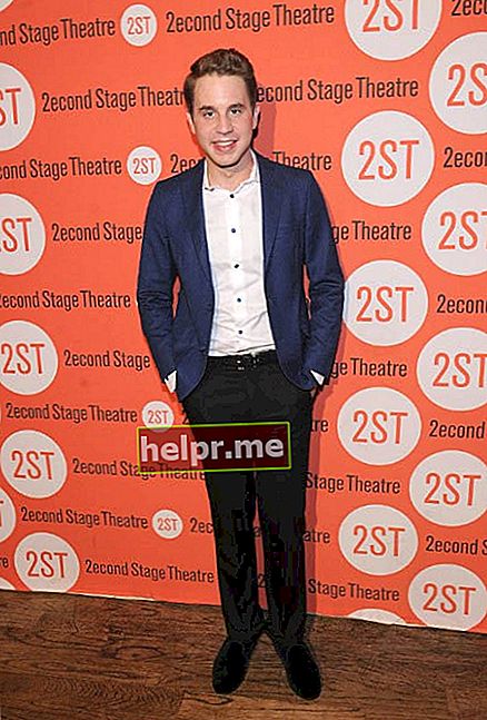 Ben Platt la Draga Evan Hansen Off-Broadway Opening Celebration Party în mai 2016