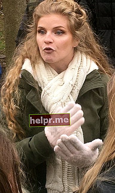 Kaitlin Bennett vista en la Universidad de Akron en febrero de 2020